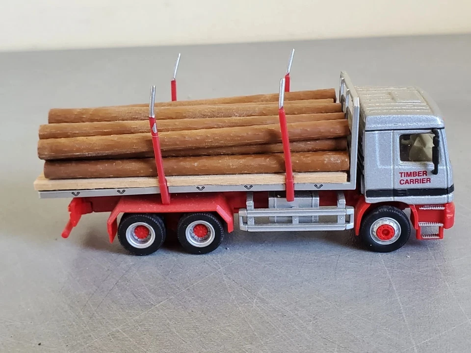 Schuco Mercedes-Benz Actros – Camion Forestale 1/87 Con Carico Di Legno - Tbe - Immagine 3 di 4