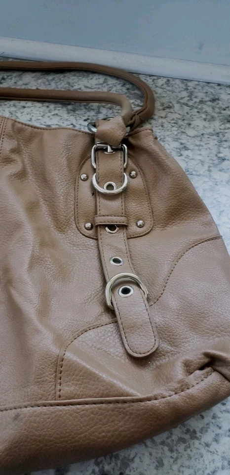 Cartera estilo cubo Alfred Dunner marrón tostado para mujer limpia Foto 3 de 4