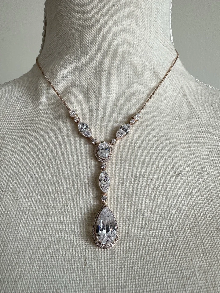 Collar Nadri Tono Oro Rosa con Colgante Lágrima Circonita Cúbica, Ajustable Foto 2 de 4