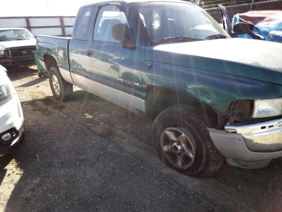 Farol RAM1500 1999 31023935 - Imagem 4 de 4