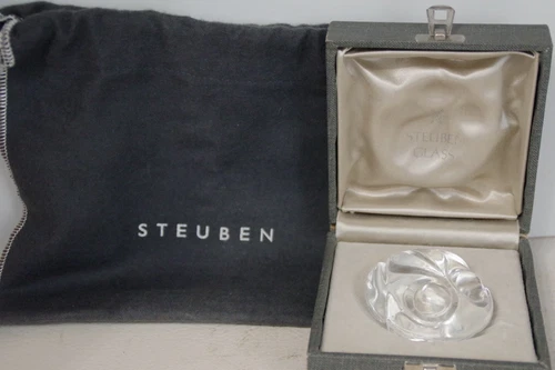 STEUBEN ART GLASS FROG IN ORIGINAL BOX AND BAG PAPERWEIGHT