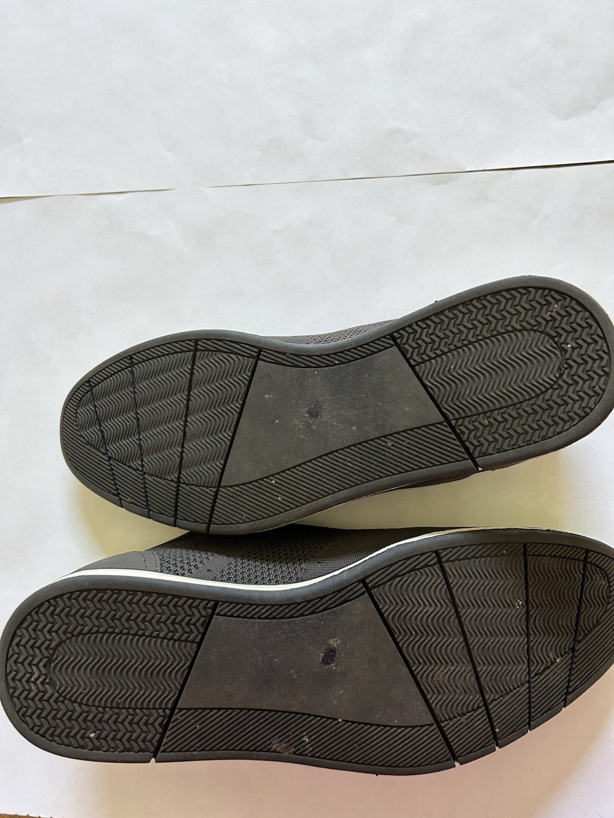 SAOLA Mix n. 6 scarpe da ginnastica uomo taglia 12M grigie slip on. Ottime condizioni!