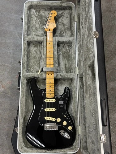 Fender Player II Stratocaster Maple Fingerboard Electric Guitar Blk