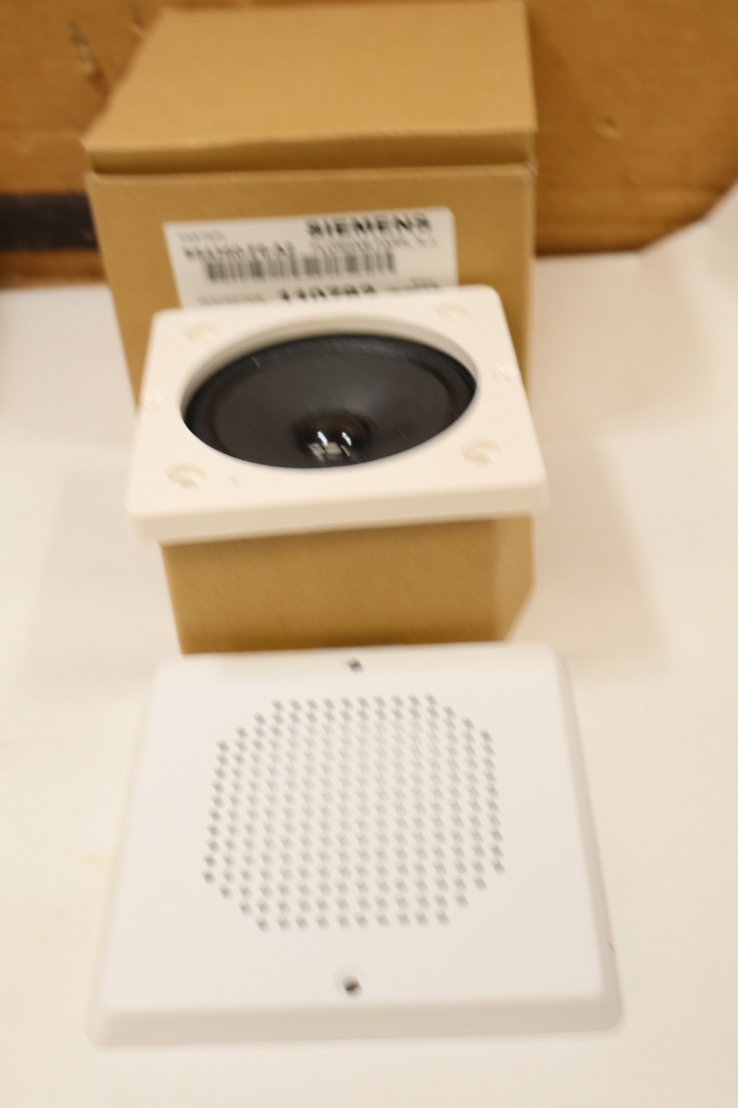 New Siemens S54360-F6-A2 SEFH-W Rev. AZ White High Fidelity Speaker Strobe