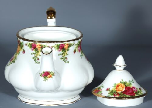 ROYAL ALBERT OLD COUNTRY ROSES (1962) Bone Chine Locking Lid Teapot 5 Cup - Picture 2 of 4