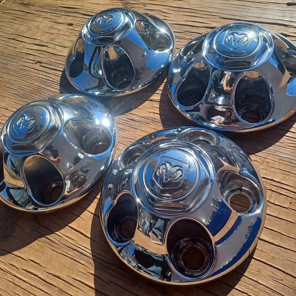 Juego de 4 tapas centrales Dodge Ram 1500, 1998-2001, cromo, número de pieza 52038915 Foto 2 de 3