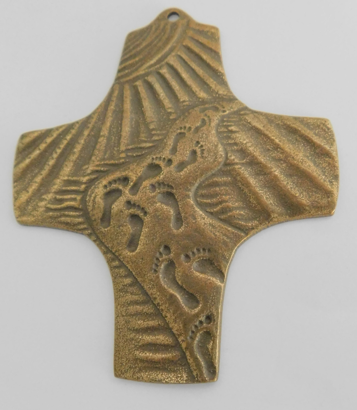 Bronze Kreuz Relief Fußspuren / Spuren im Sand 9,5x8cm