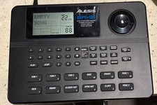 Alesis SR-16 16 Bit Stereo Drum Machine w/Power Adapter Working