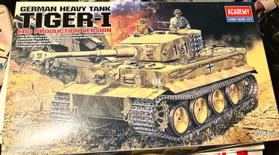 Academy 1/35 Tiger 1 Mid production  Full Interior Never Built