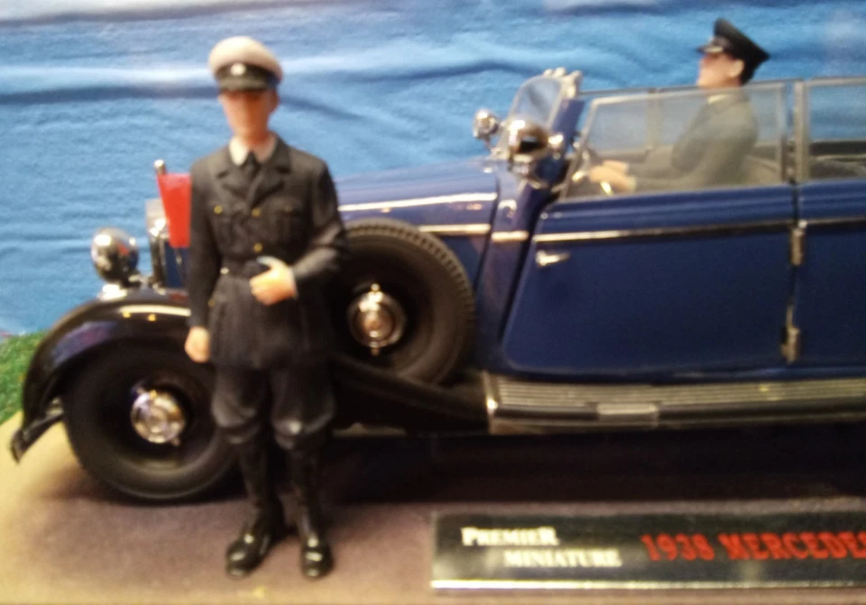 Signature Models 1:18 Mercedes Benz 1938 Sammlung Figuren - Bild 2 von 4