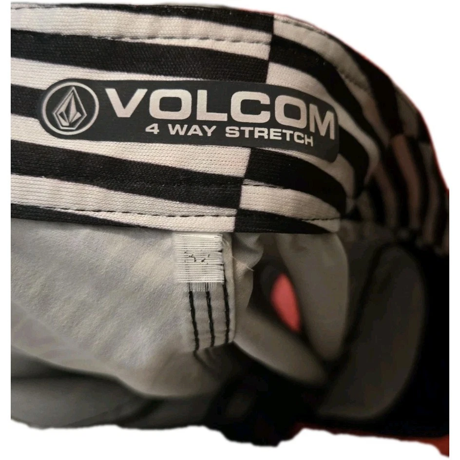 VOLCOM MARBLE MOD TECH RED BLACK BOARDSHORTS SIZE 34 🔥 - Image 3 of 4