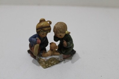Goebel Holiday Surprise 2005  Annual Ornament Collectible Figurine