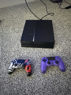 Sony PlayStation 4 500gb Jet Black Console With Two Controllers and Wires & Game