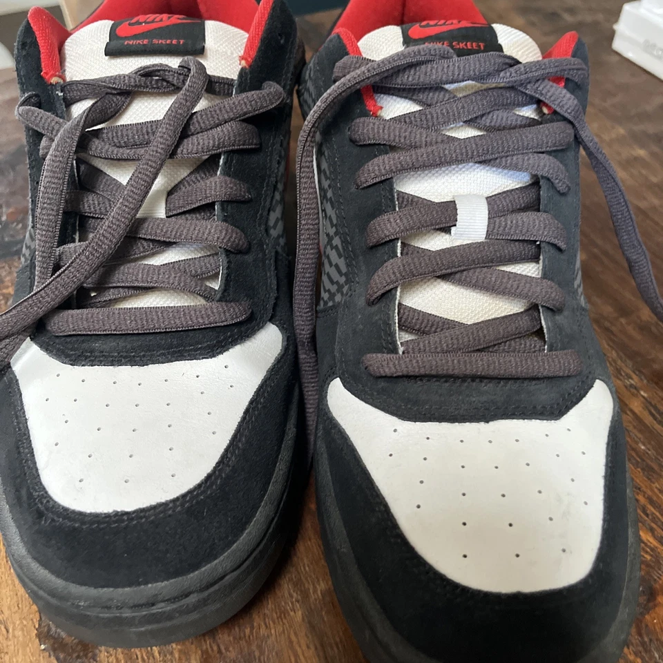 Nike Dunk Skeet 324957 061 Negro Blanco Rojo Zapatos Atléticos de Monopatín para Hombres 12 EE. UU. Foto 3 de 4