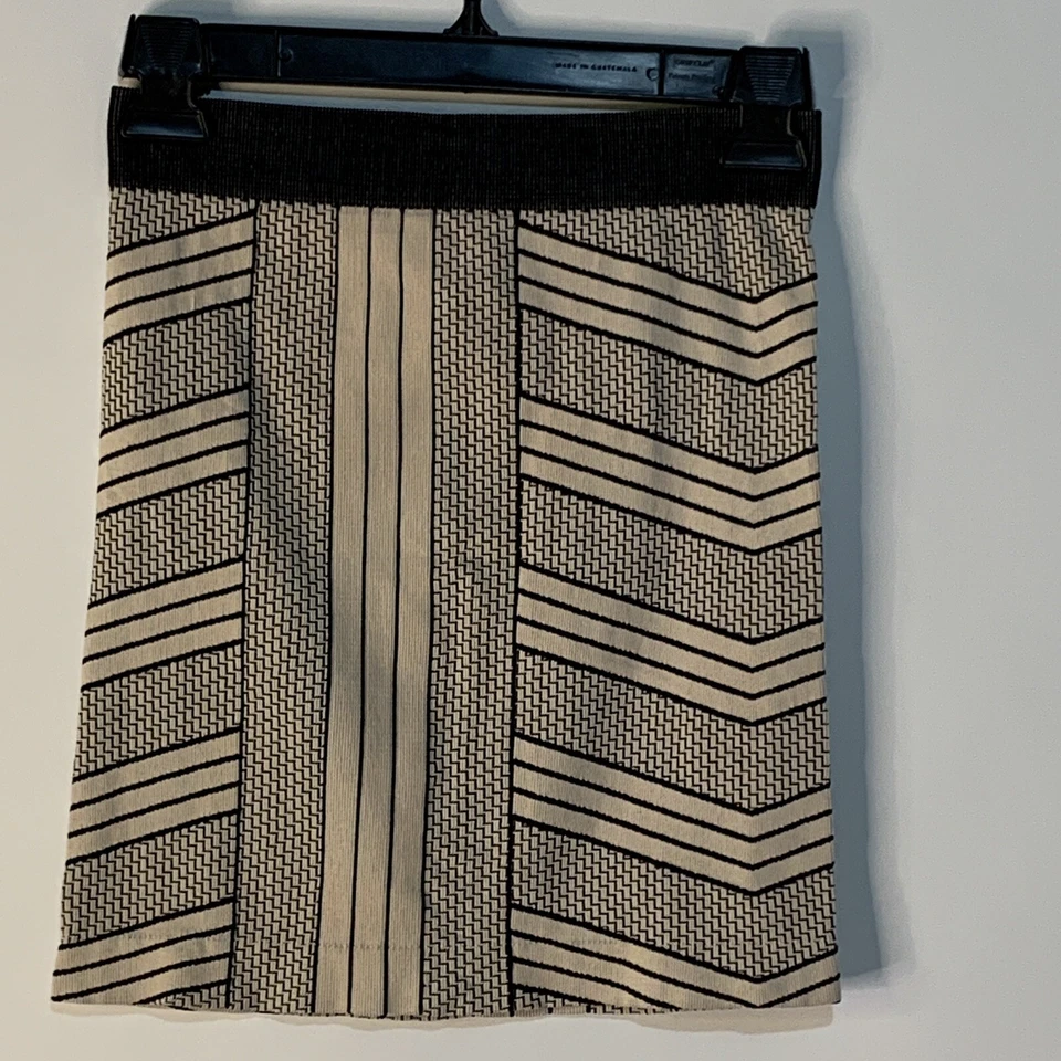 BCBGeneration Geo 无痕针织铅笔迷你裙 XS/S 二手状况完好 8094 — 第 4/4 张图片