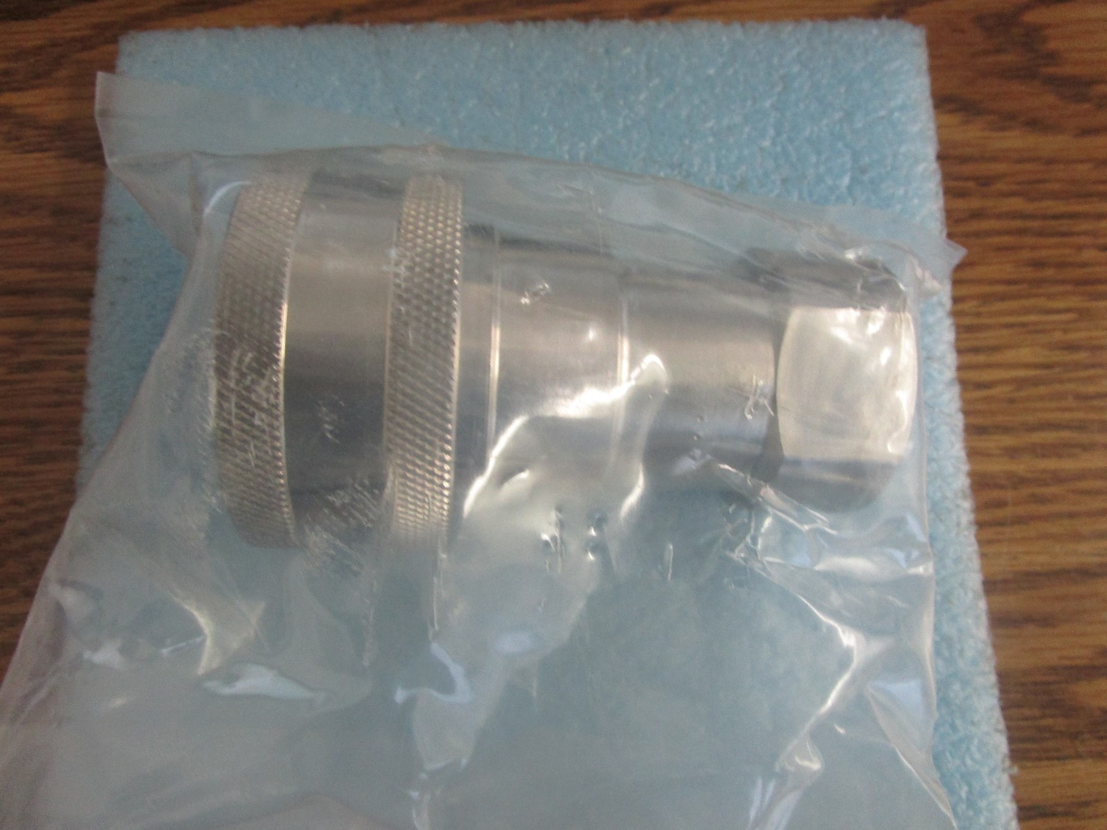 Parker 60 Series Female Coupler Model: SSH8-62. Unused Old Stock