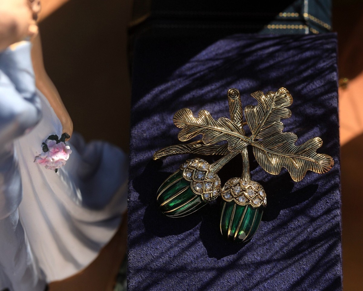 Broche Art Nouveau Gland Et Feuille émail Vert Plaqué Or - Neuf Sans Emballage