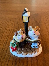 Wee Forest Folk Retired Figurine M86 - Lamplight Carolers 1982 Annette Petersen