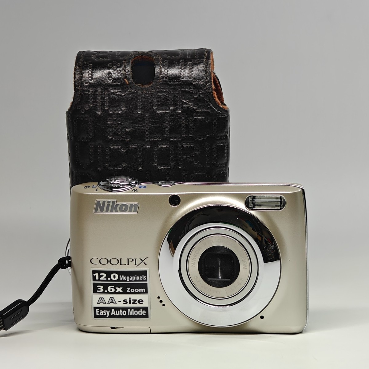 Nikon COOLPIX L22 12.0MP Digital Camera 3.6x Optical Zoom + Case