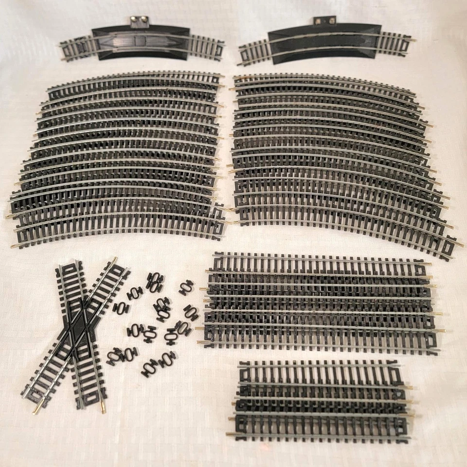 Pillsbury Express & Silver Streak Tyco HO Scale Train Set, 43 Track Pieces, Lot - Image 2 of 4