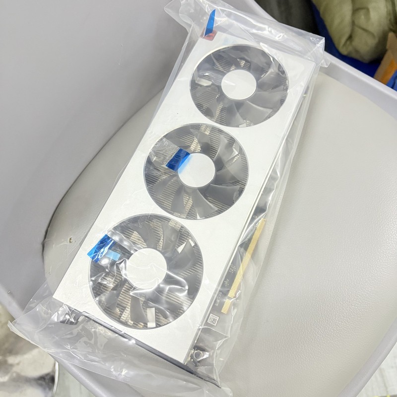 Mint AMD Radeon VII Reference GPU – 7nm 16GB HBM2 1TB/s Bandwidth Graphics Card