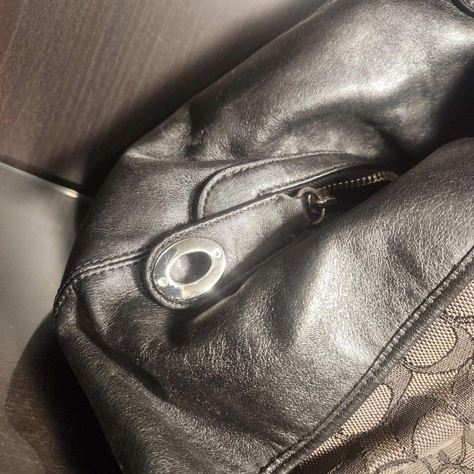 Borsa Coach grande dettagli in pelle jacquard danneggiata e sporca