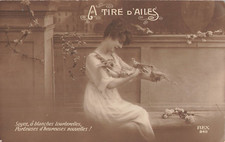 CP A TIRE D'AILES - FEMME ELEGANTE AVEC TOURTERELLES OISEAUX - 92508