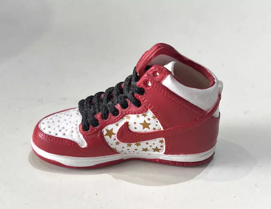 ~~ Figurine miniature baskets chaussures droites Nike Dunk High Pro SB Supreme Red Stars