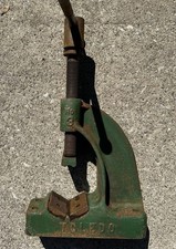 Vintage Toledo No. 3 Well Digger Pipe Vise Cast Iron Bench Mount Original