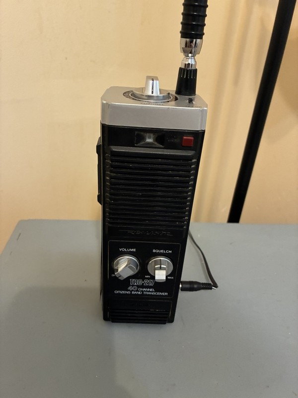 VINTAGE REALISTIC WALKIE TALKIE TRC 217 CB RADIO WORKS