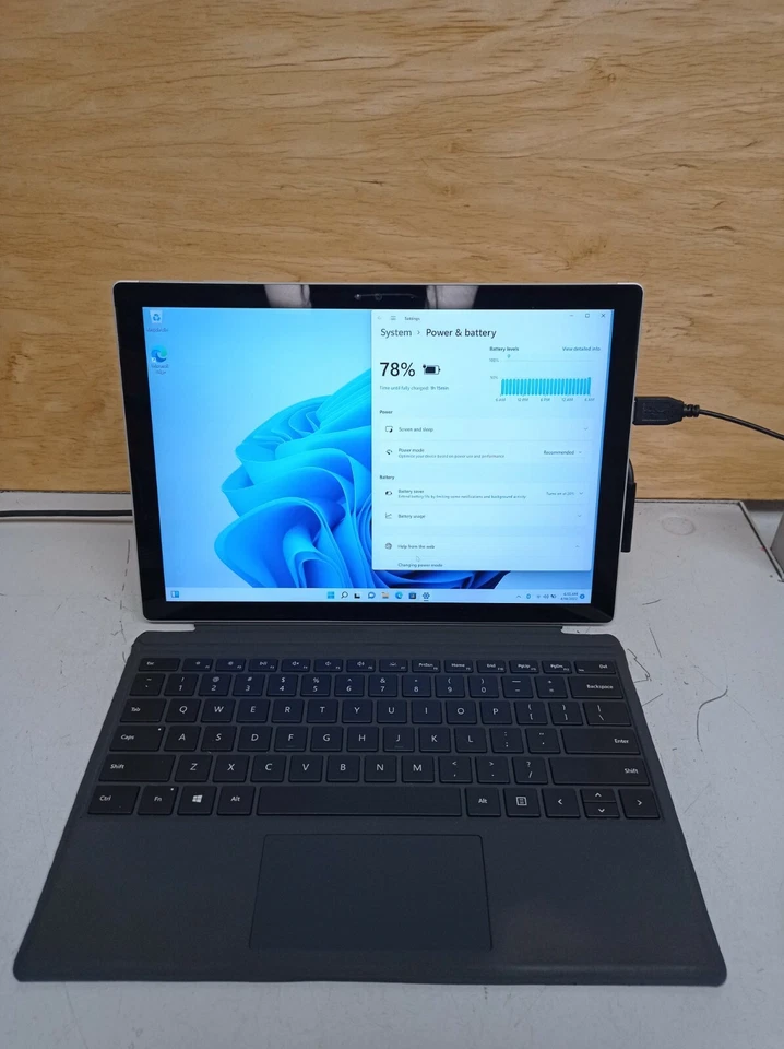 Microsoft Surface Pro 4 Core i5-6300U 2.4 GHz 4 GB RAM 128 GB SSD 12.3