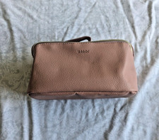 Wandr make up bag