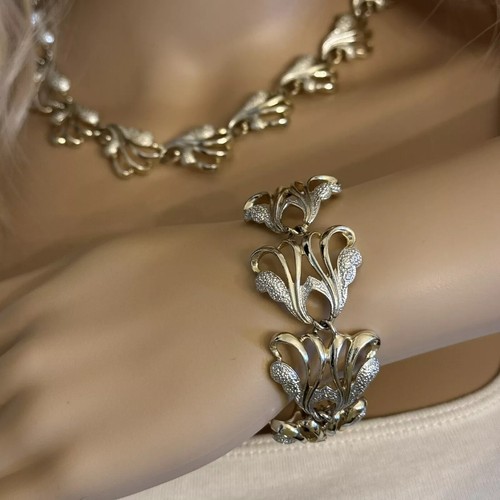 Vintage Sarah Coventry 1960s "Frosted Feather" 16" Necklace & 6" L Bracelet Set - Picture 2 of 5
