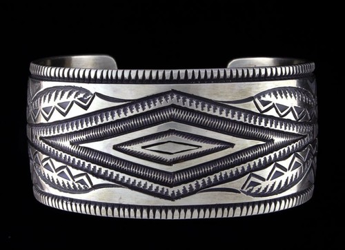 Armband aus massivem Sterlingsilber vom Navajo-Künstler Calvin Martinez - Bild 3 von 5