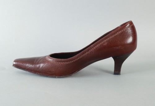 Salvatore Ferragamo :: 6,5 : Tacchi a spillo in pelle stampata coccodrillo marrone - Foto 5 di 10
