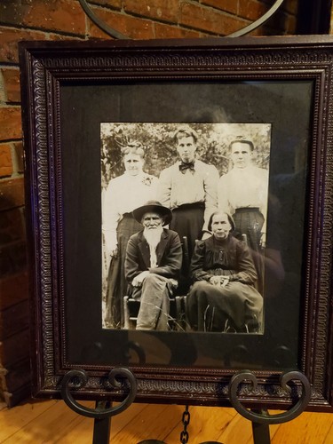 VINTAGE BLACK & WHITE FAMILY PHOTOGRAPH FRAMED READY TO HANG WITH WITH WIRE
