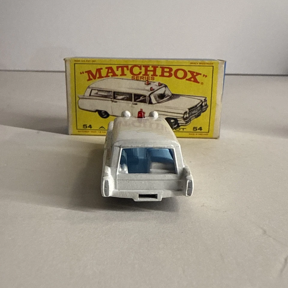 Ambulancia Cadillac Matchbox #54 S&S vintage, en caja original Foto 3 de 4