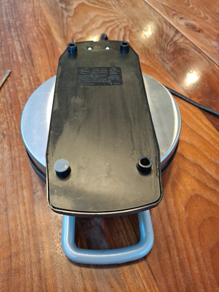 Máquina de Waffle Facial Mickey Mouse Clássica Disney - Modelo DCM-1 N11 Testada - Imagem 2 de 4