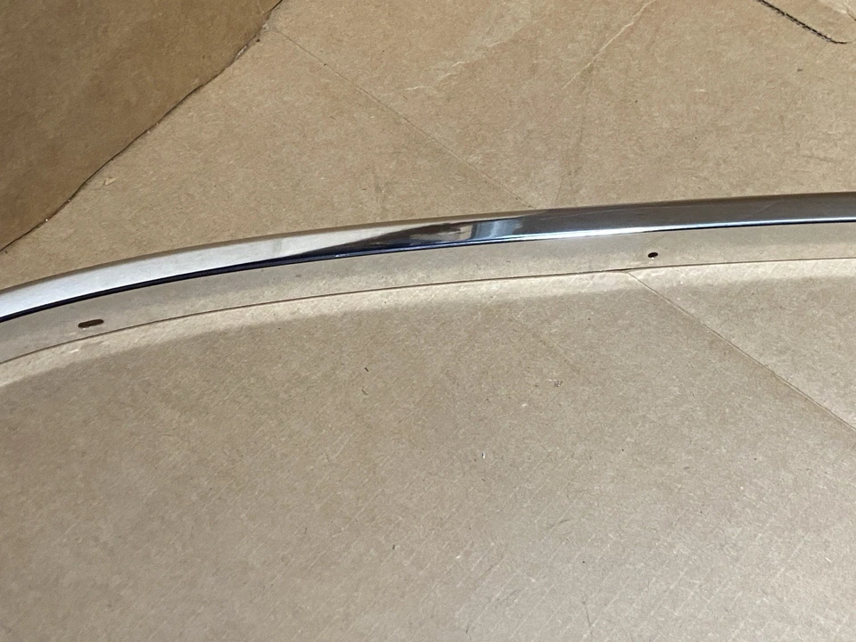 Rueda delantera izquierda GM 15546443 bien moldura cromada -- 1988-1999 C/K 1500 2500 Foto 4 de 4