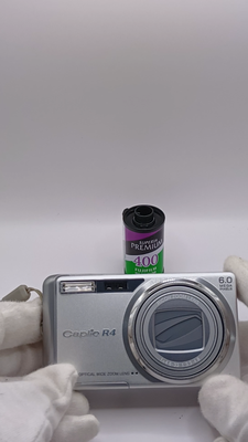 超激得，2025 RICOH デジタルカメラ Caplio R4 シルバー