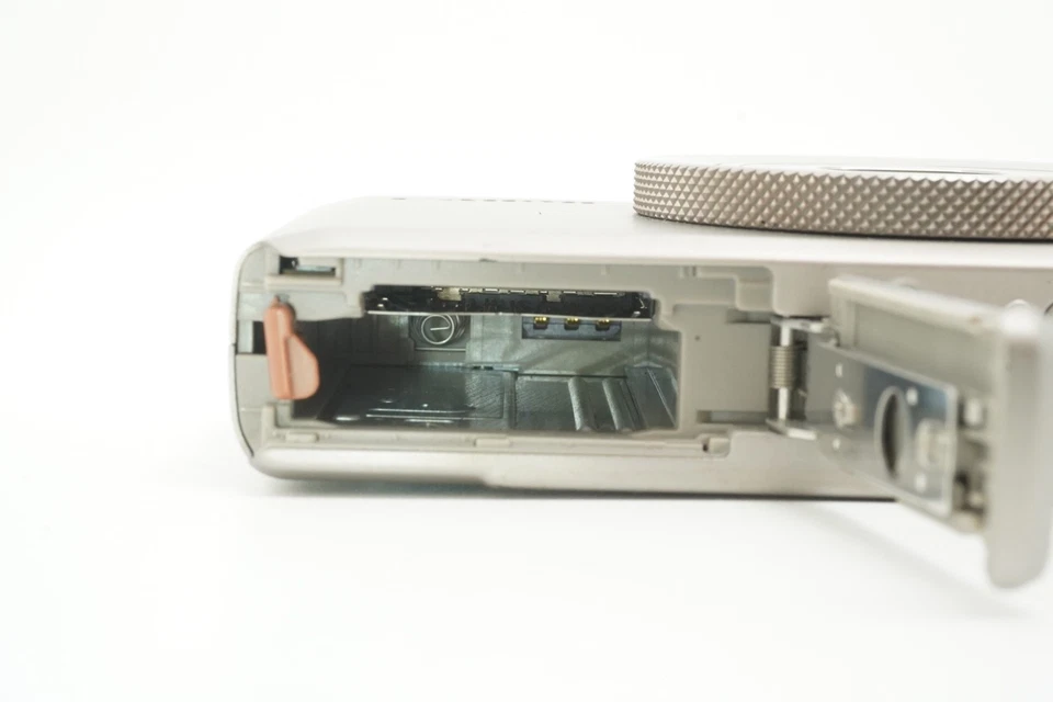 [MINT] Canon PowerShot S110 12.1MP Silver Wi-Fi Camera w/ Case Charger Japan - Image 3 of 4