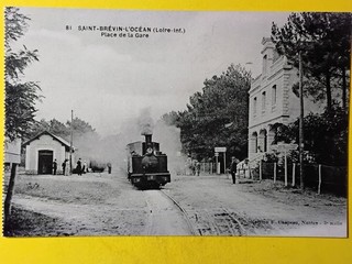 CPA SAINT BREVIN L'OCEAN PLACE DE LA GARE AVEC TRAIN CARTE POSTALE ANCIENN