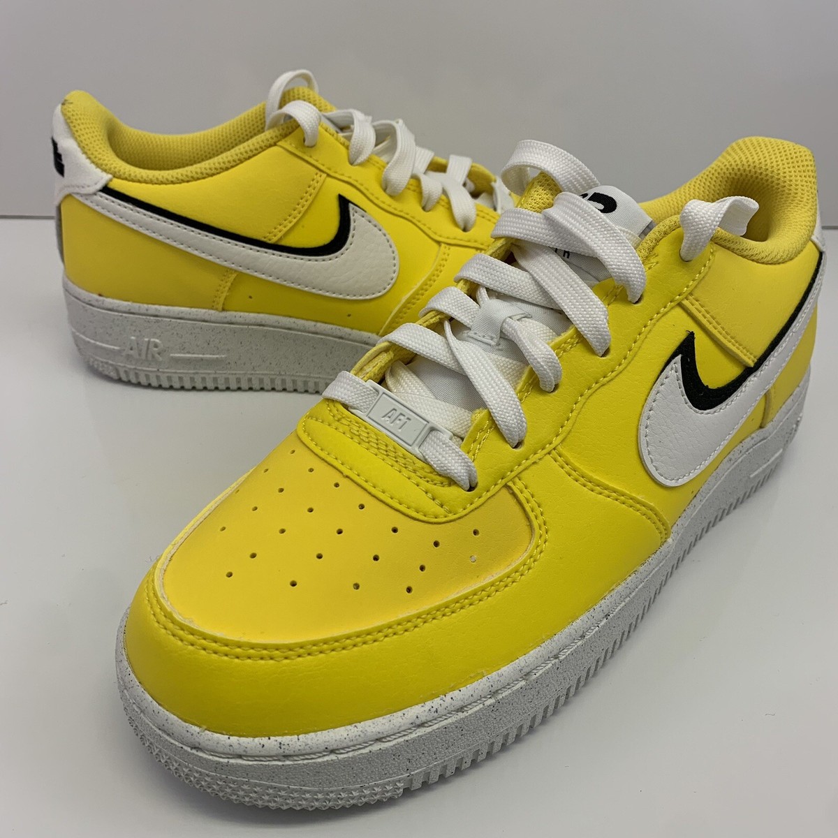 Nike Air Force LV8 (GS) Size 7Y/WMNS Tour Yellow DQ0359-700