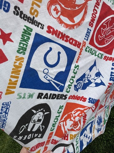 Vintage NFL Football Spellout Teams Names Twin Size Fitted Sheet - Picture 14 of 15