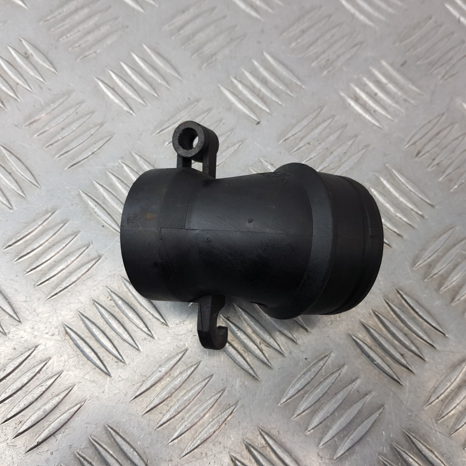 AUDI A3 MK2 2.0 DIESEL AIR INTAKE PIPE HOSE 2008 TO 2010 3C0129635 thumbnail 11