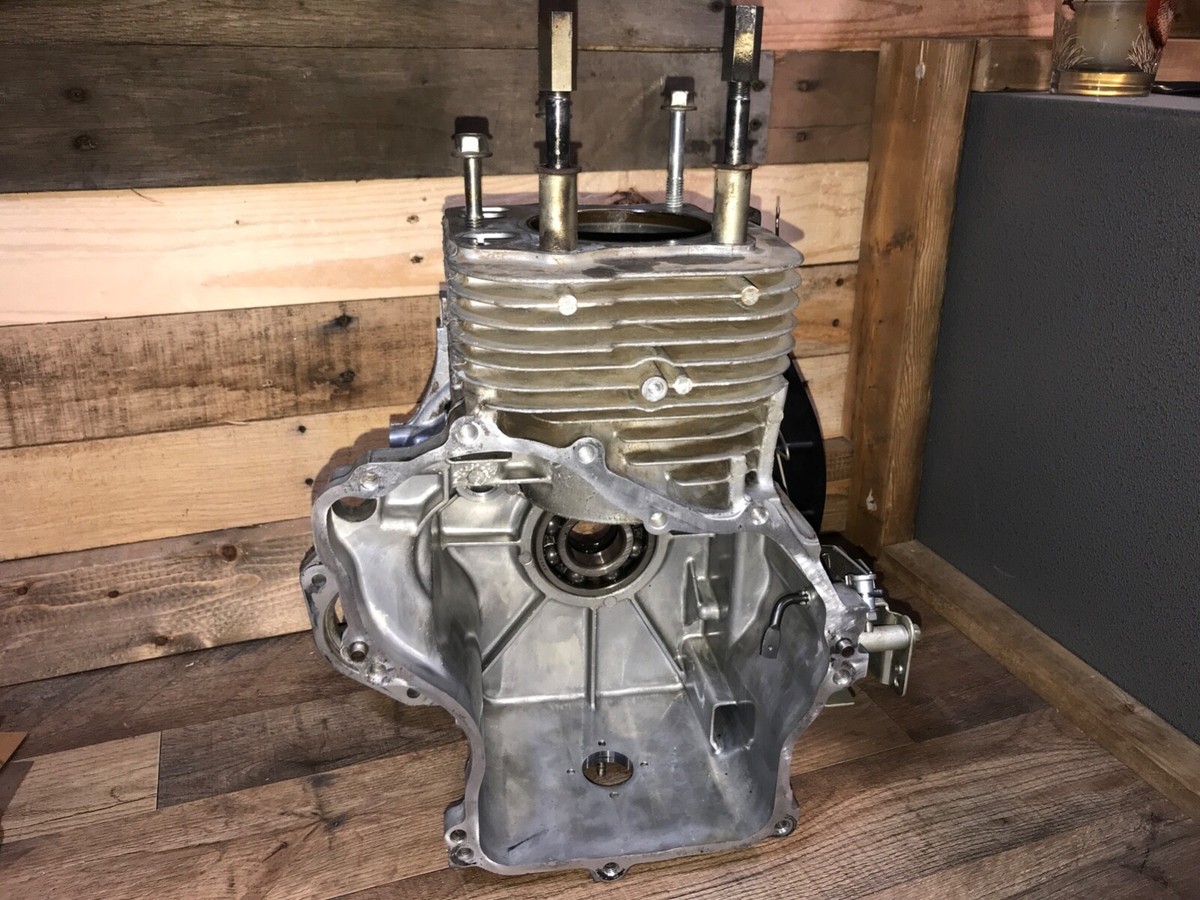 John Deere 260 265 GT262 GT275 Kawasaki 17HP FC540V Crankcase