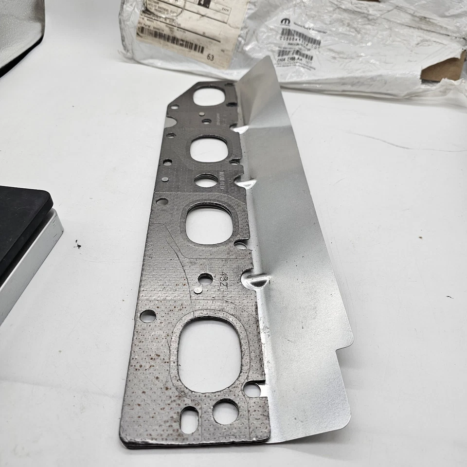 Junta colector de escape-R/T, VIN: T Mopar 05045496AA Foto 4 de 4