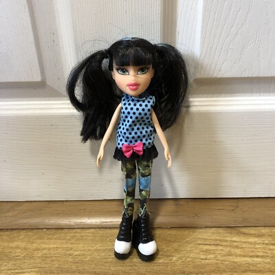 Bratz Puppe 2015 MGM mit Kleidung 