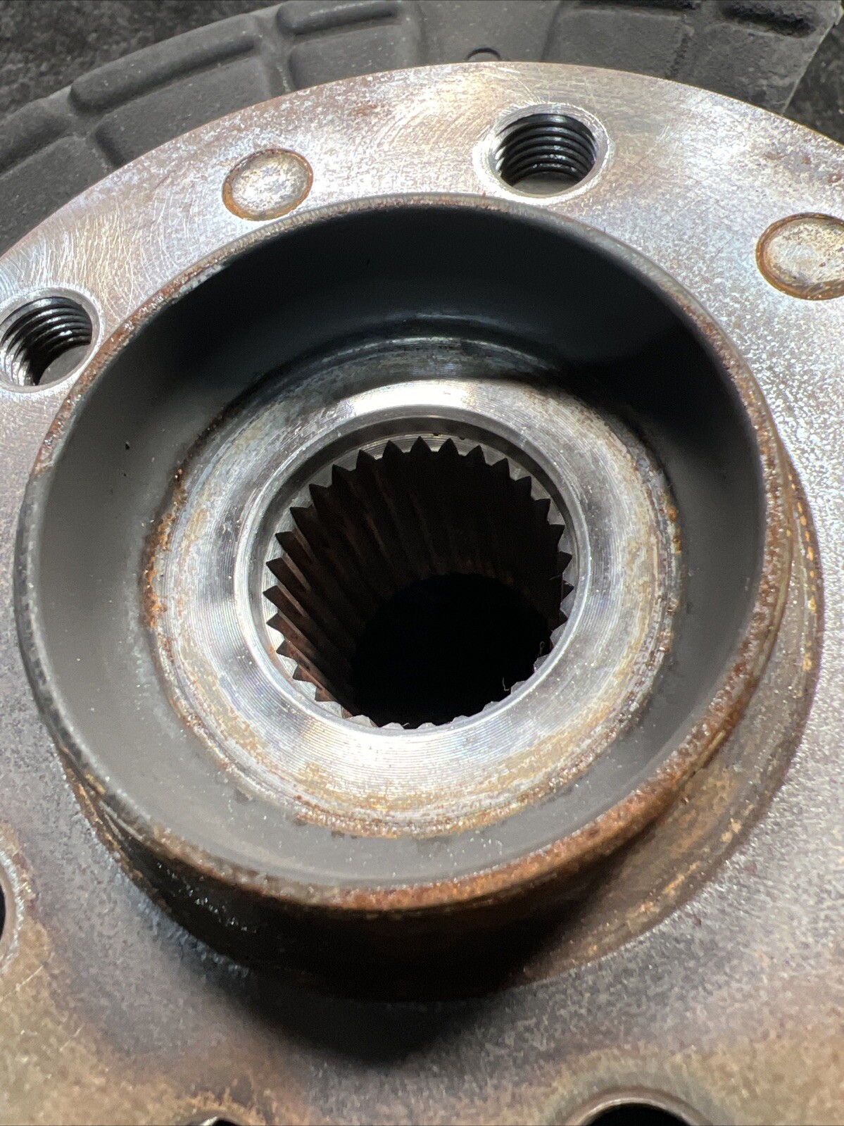 2017 Maserati Levante Front Right Spindle Knuckle Wheel Hub OEM 06700320520