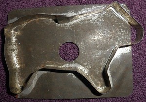 ANTIQUE ANIMAL COW SHAPED PRIMITIVE COOKIE CUTTER SOLDERED TIN 4" x 3"
